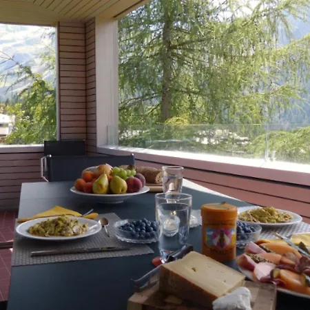 Chesa Kristella Apartament *